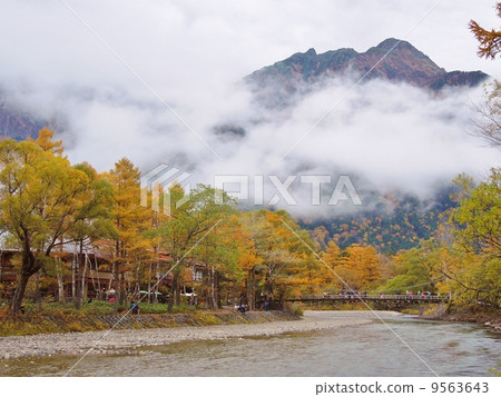 深秋的上高地 9563643