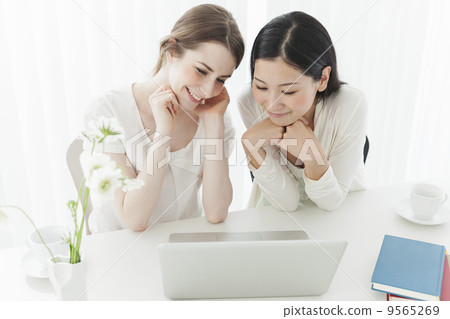 Two women Two women 9565269