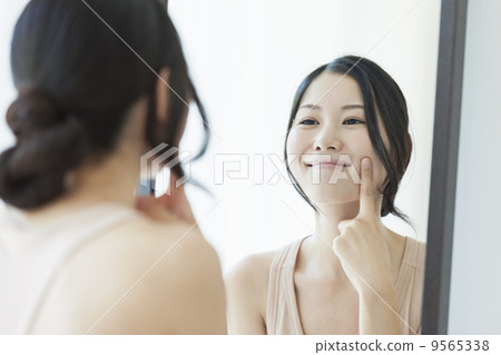 Women's beauty scene 9565338