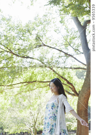 Women's beauty scene 9565339