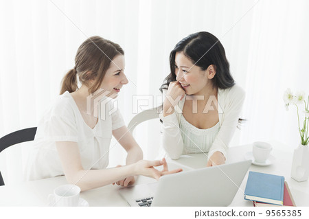 Two women 9565385