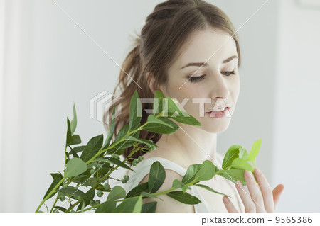 Women's beauty scene 9565386