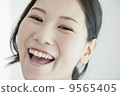 Women's beauty scene 9565405