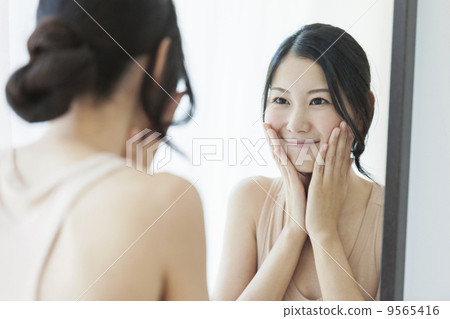 Women's beauty scene 9565416