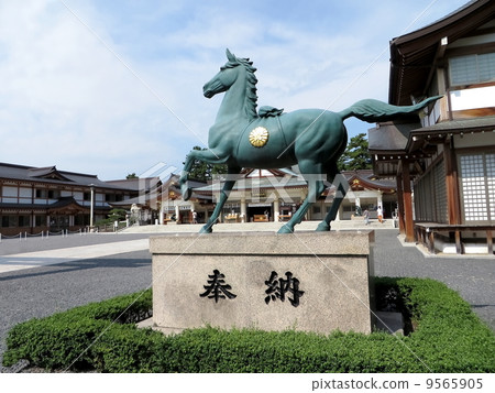 Gokoku shrine 9565905