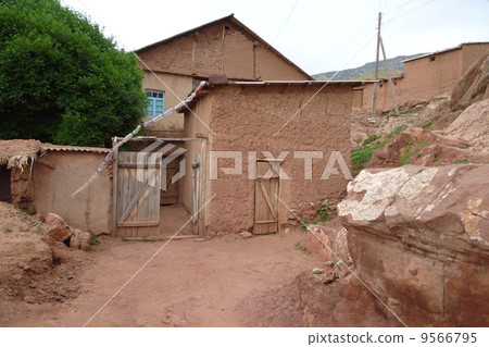 Clay Hovel, Hissar Mountains Clay Hovel, Hissar Mountains 9566795
