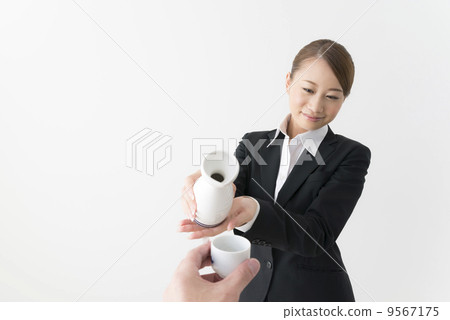 穿著西裝的西裝的女人 9567175