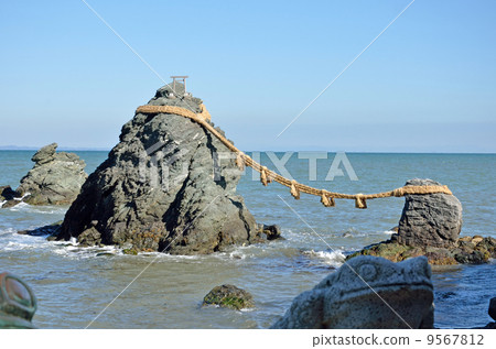 Futami Komitsujin Shrine（三重縣伊勢市）的夫婦岩石和青蛙岩 9567812