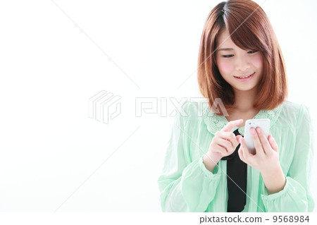 使用智能手機的女人 9568984