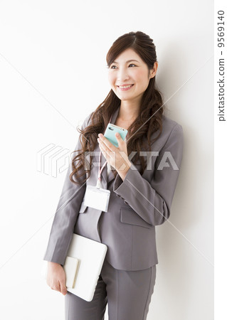 A woman in a gray suit 9569140