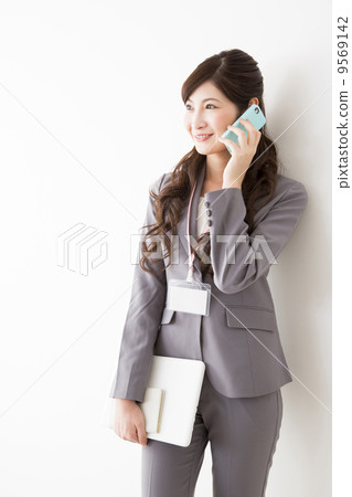 A woman in a gray suit 9569142