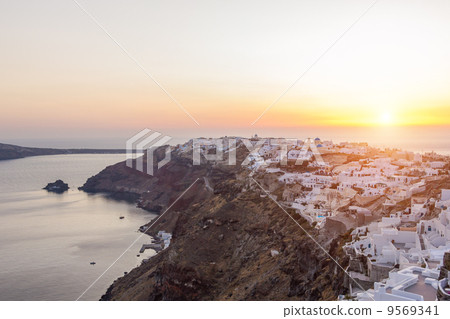 View on Oia in Santorini 9569341