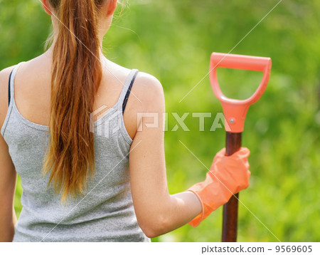 Woman working in the garden 9569605