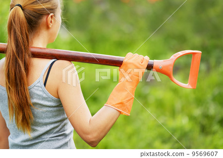 Woman working in the garden 9569607