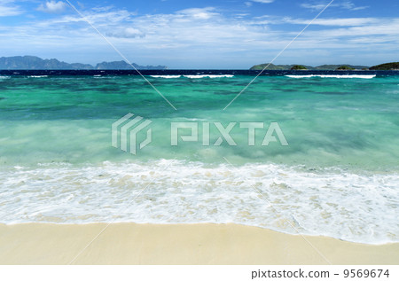White sand beach and blue sky 9569674