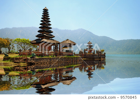 Pura Ulun Danu Bratan hindu temple 9570845