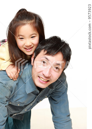 Dad and daughter 9573923