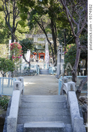 在Sumiyoshi寺廟的天津寺廟石橋樑 9574982