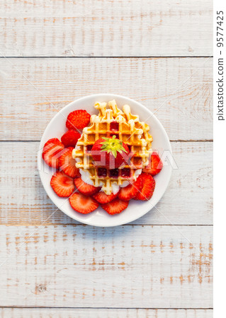 Strawberries and wafer 9577425