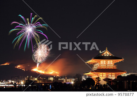 [Nara Prefecture] Mt. Wakakusa and fireworks 9578877