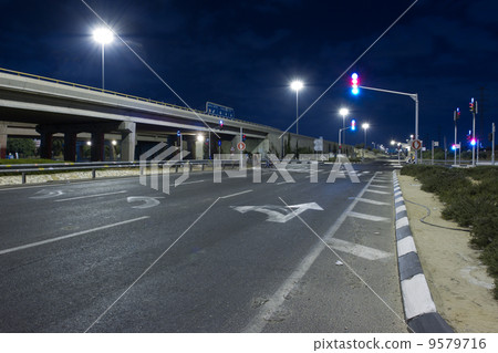 Highway at night 9579716