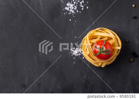 Dry pasta with basil 9580191