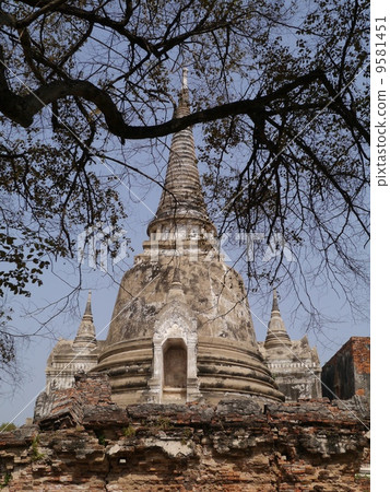 World heritage Ayutaya Wat Prasiasan pet's royal road 9581451