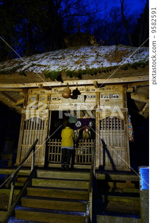 Five bridges and ice lanterns in Shikami hot spring 9582591