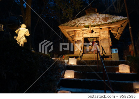 在Shikami溫泉的五座橋樑和冰燈籠 9582595