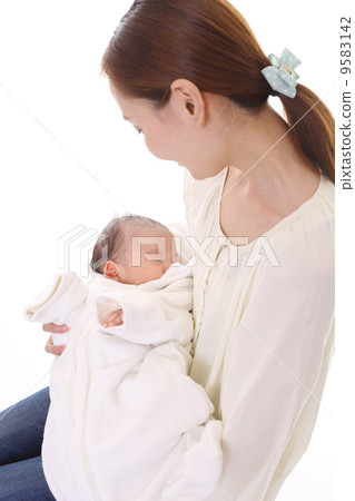 新生兒（2個月）和母親 9583142