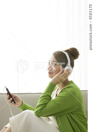 Various with a smartphone 9583170