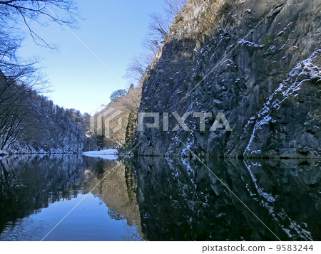 岩手縣一關市的猾鼻峽(靈岩) 岩手縣一關市的猾鼻峽(靈岩) 9583244