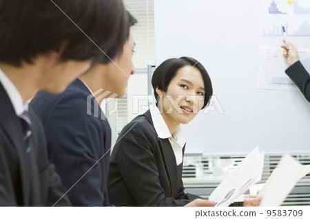 Business meeting image 9583709