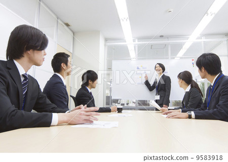 Business meeting image 9583918