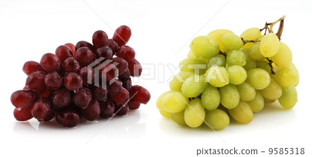 Grape isolated on white 9585318