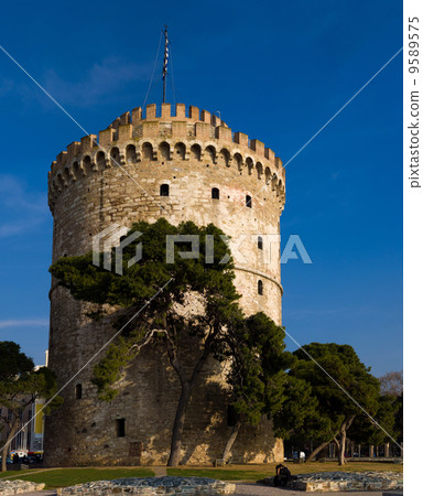 The white tower at Thessaloniki city The white tower at Thessaloniki city 9589575