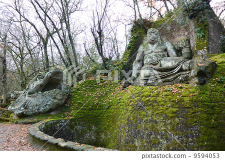 Pomadoin和海豚在博馬佐怪物公園 Pomadoin和海豚在博馬佐怪物公園 9594053