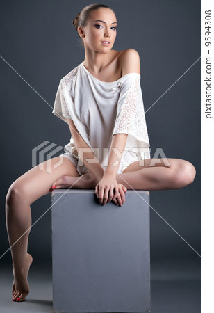 Beautiful blue-eyed brunette looking at camera 9594308