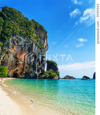 Clear water and blue sky. Phra Nang beach, Thailand 9595043