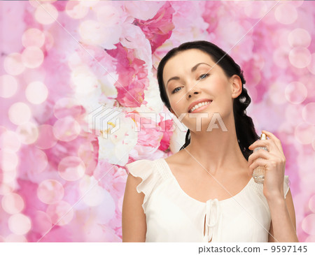 beautiful woman spraying pefrume on her neck 9597145
