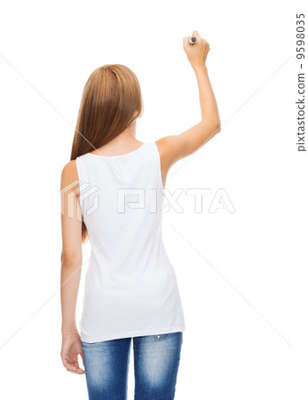 girl in blank white shirt drawing something 9598035