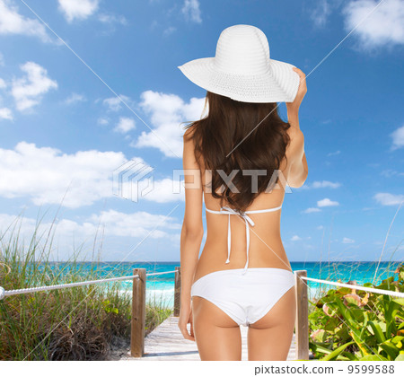 beutiful woman posing in white bikini beutiful woman posing in white bikini 9599588