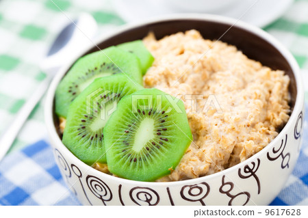 Bowl of oats porridge with kiwi Bowl of oats porridge with kiwi 9617628