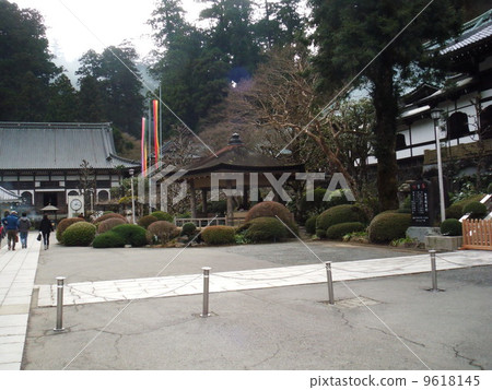 A shrine 9618145