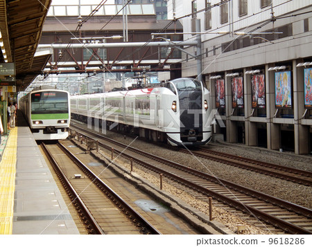 山手線E231系列內部成田特快E259系列Minami Takadanobaba站 山手線E231系列內部成田特快E259系列Minami Takadanobaba站 9618286