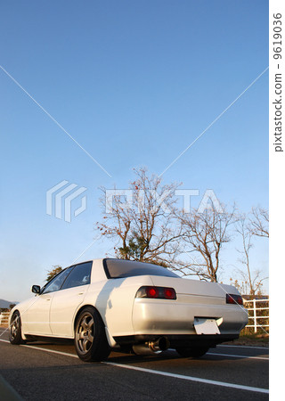 Winter sky and car rear view 9619036