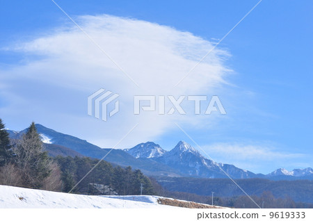 Old figure of Minami Yatsugatake in winter 9619333