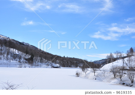 Shirakaba湖在冬天 9619335