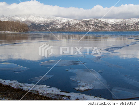 Frozen Kussharoko Lake Surface 9619397