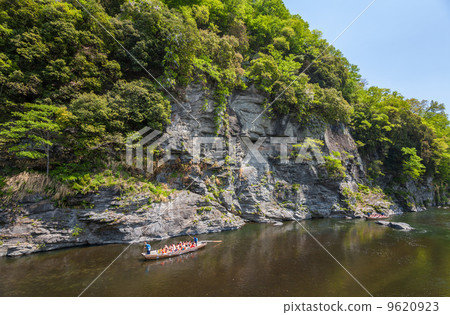 Nagatoro's fresh green and line descent 9620923